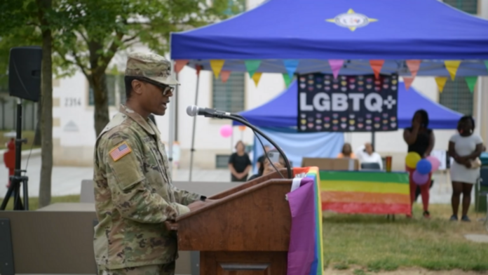 US Army bans transgender recruits